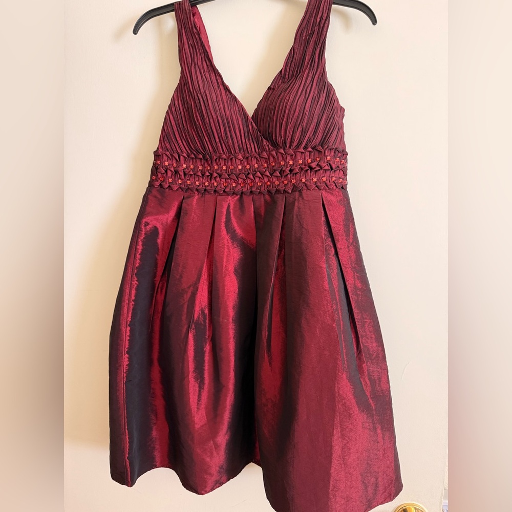 Elegant Katia Burgundy Sleeveless V-Neck Dress | Size M